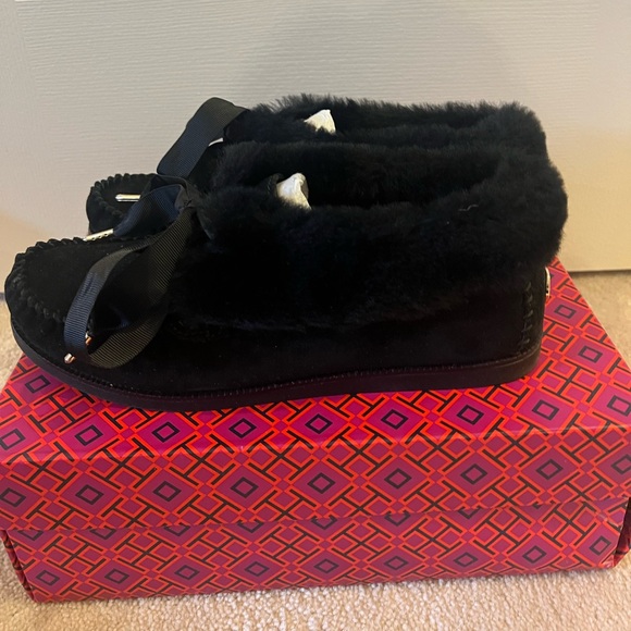 Tory Burch Aberdeen Black Suede Fur Bootie Slipper Size 8 NWT Box - Picture 4 of 5